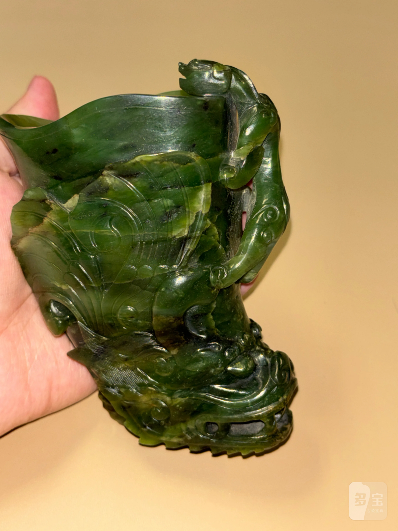 清乾隆 碧玉摩羯觥杯 - 图3